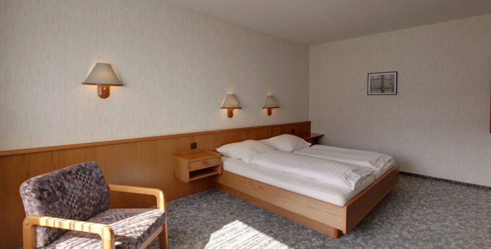 Hotel Restaurant Zum Jaegerheim Wendeburg Exterior photo